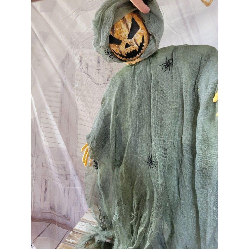 Scary hanging pumpkin spider green Halloween prop